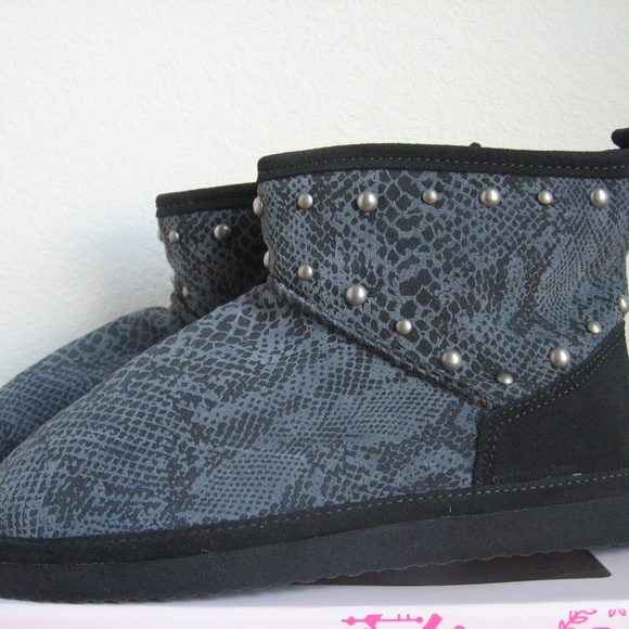 VS PINK Booties Slippers Fur Lined Gray Snakeskin - Picture 3 of 8